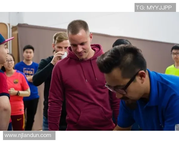 在荷兰街头偶遇足球明星的奇妙瞬间与难忘体验