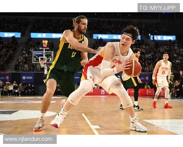 足球明星能否在篮球场上展现扣篮技巧的精彩对决